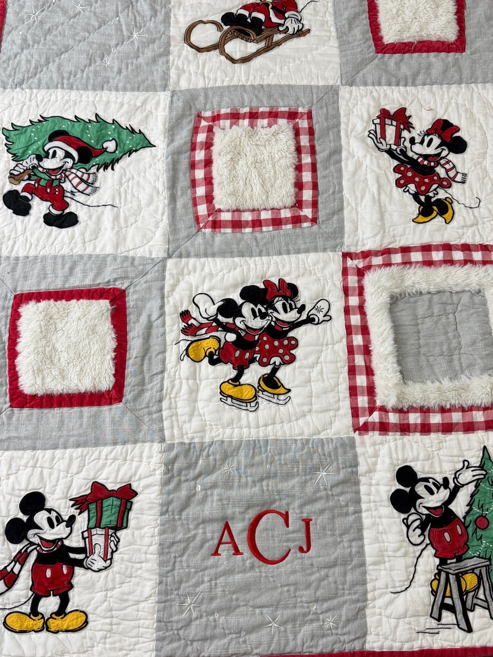 Pottery Barn Kids Disney Mickey
Mouse Christmas Quilt Twin Minnie
Red Plaid